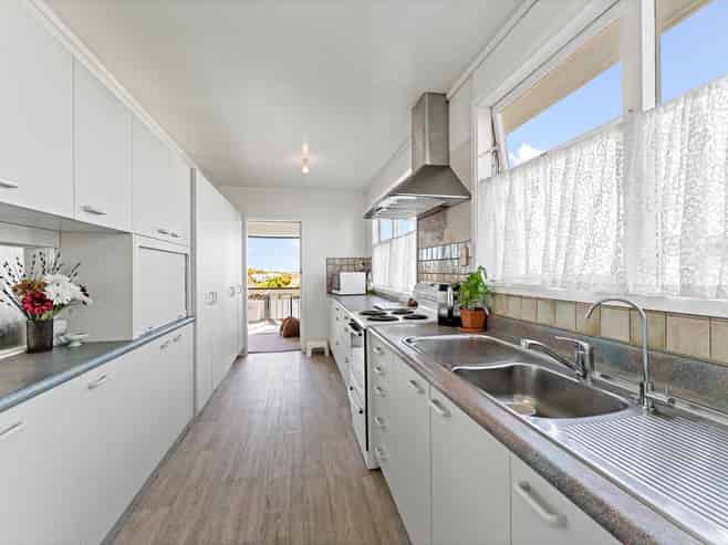 65 Potter Avenue, Northcote