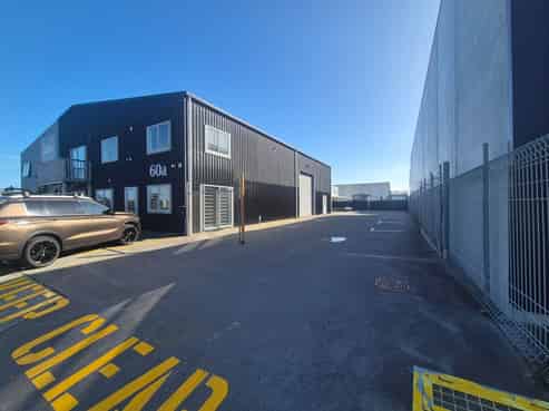 High Stud Warehouse + Offices & Large Yard