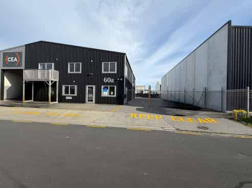 High Stud Warehouse + Offices & Large Yard