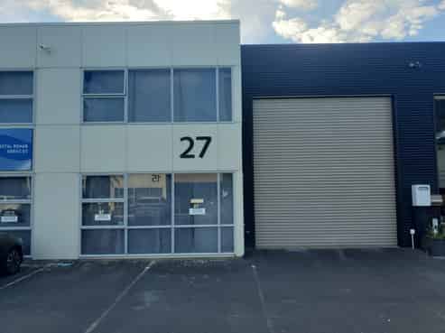 Large Modern Papamoa Unit