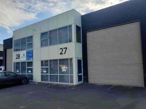 Large Modern Papamoa Unit