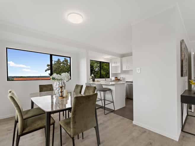 36 Waddell Avenue, Point England