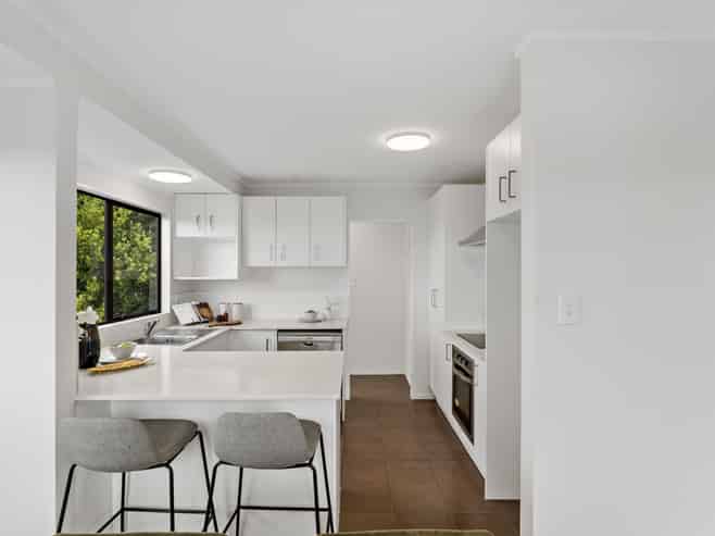 36 Waddell Avenue, Point England