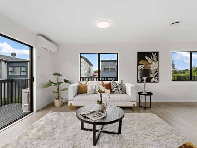 36 Waddell Avenue, Point England