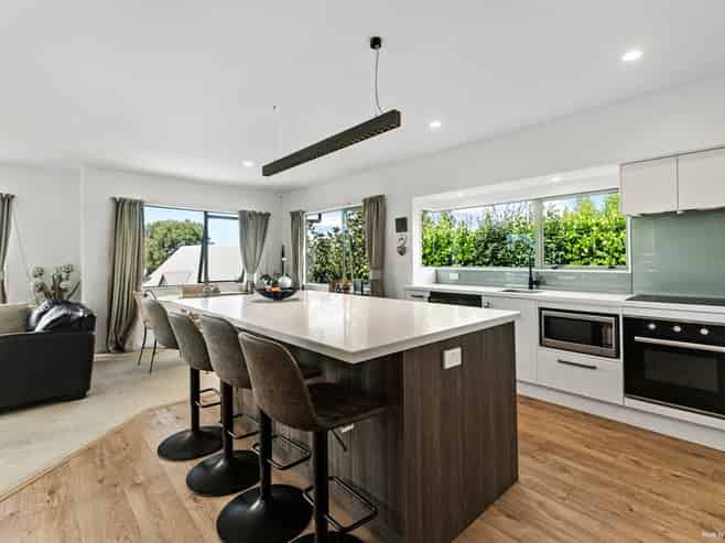 2 Greenview Lane, Red Beach