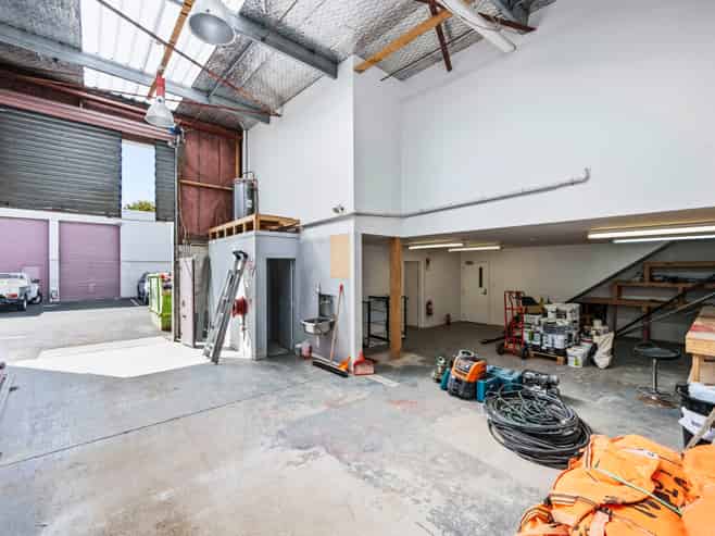 Road Front, Bite Sized & Vacant!