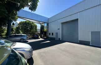 Refurbished Office & High‑Stud Warehouse