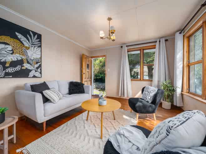 6 Young Grove, Stokes Valley