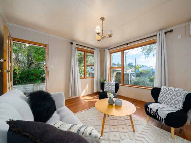 6 Young Grove, Stokes Valley