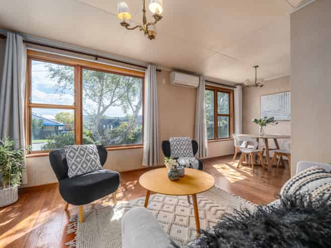 6 Young Grove, Stokes Valley