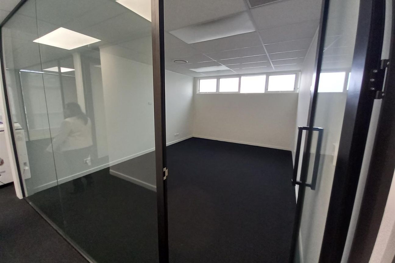 Renovated L2 Space in Central Henderson - Ansicht 6