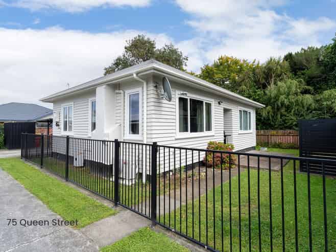 75 Queen Street West, Levin