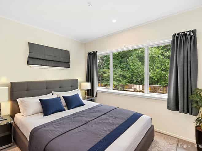 75 Queen Street West, Levin