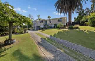 16 Meadows Lane, Huntly