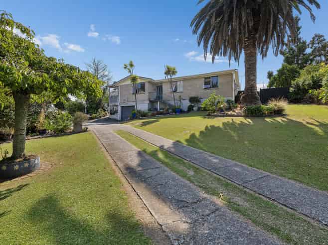 16 Meadows Lane, Huntly