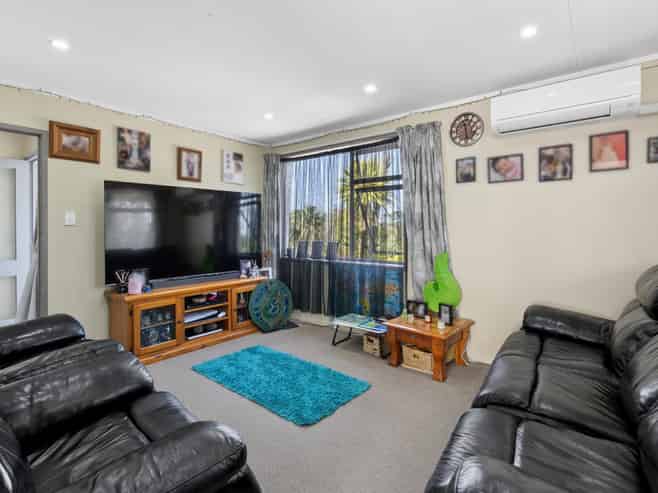 16 Meadows Lane, Huntly