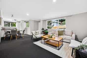 2/22 Hobby Avenue, Birkdale