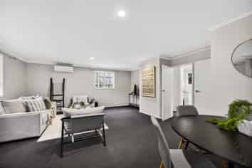 2/22 Hobby Avenue, Birkdale