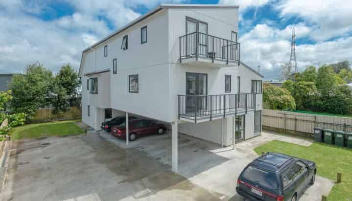 4/187 Knighton Road, Hillcrest