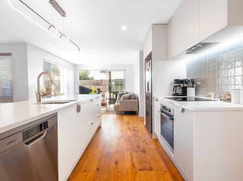2/179 Weston Road, Saint Albans