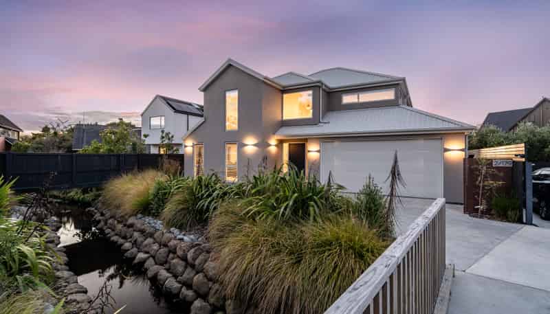 2/179 Weston Road, Saint Albans