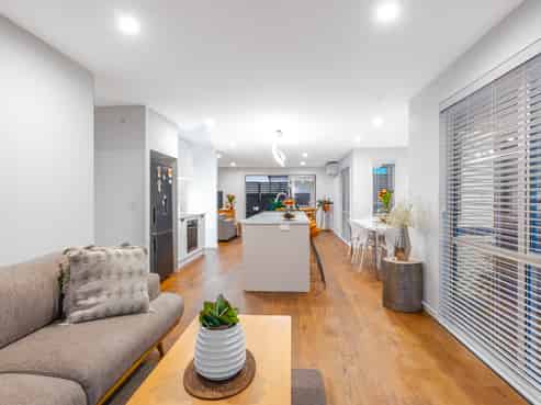 2/179 Weston Road, Saint Albans