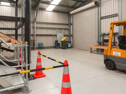 Warehouse, office and yard - the complete package!