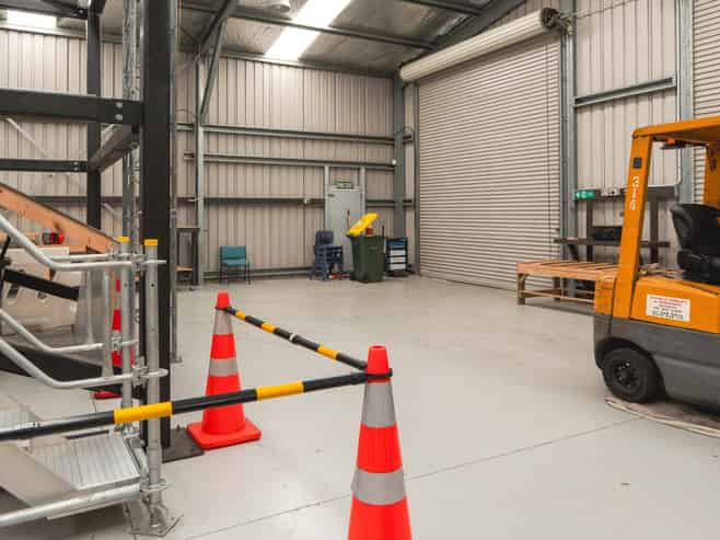 Warehouse, office and yard - the complete package!