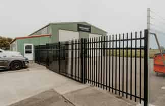 Warehouse, office and yard - the complete package!