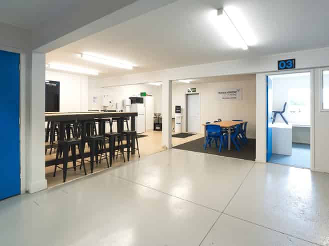 Warehouse, office and yard - the complete package!