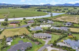 15 Des Terry Way, Waipu