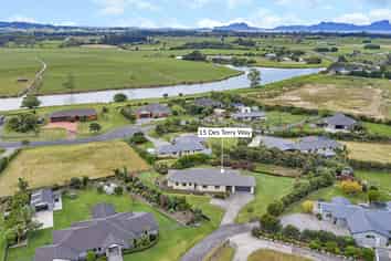 15 Des Terry Way, Waipu