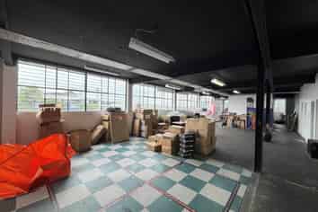 VALUE NEWTON WAREHOUSE / OFFICE
