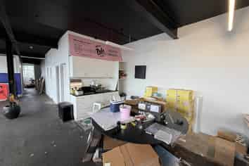 VALUE NEWTON OFFICE / WAREHOUSE
