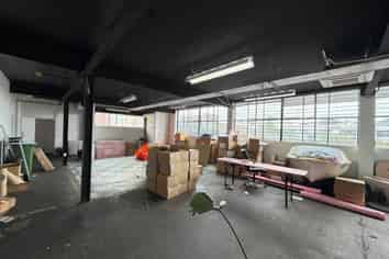 VALUE NEWTON OFFICE / WAREHOUSE
