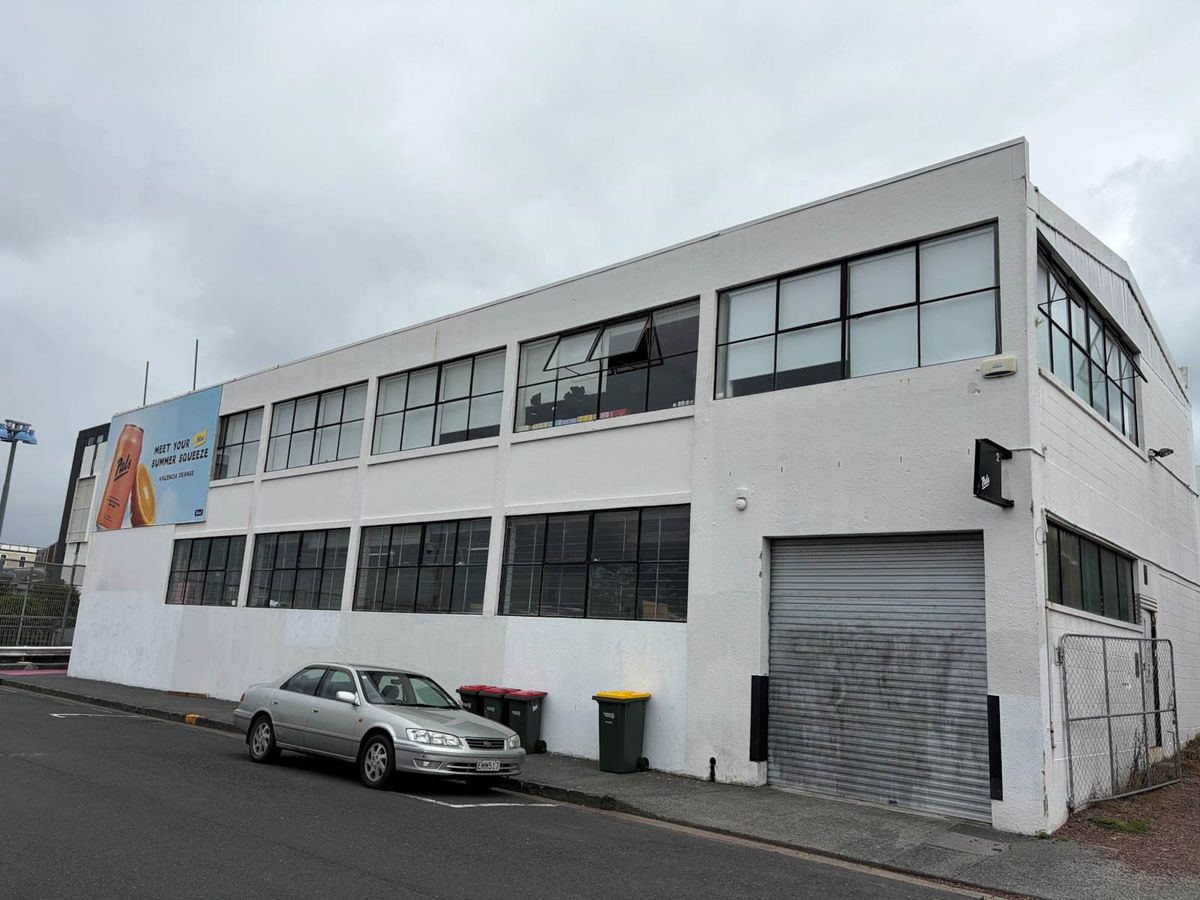 VALUE NEWTON OFFICE / WAREHOUSE