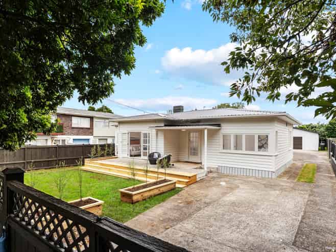 13 Preston Avenue, Mount Albert