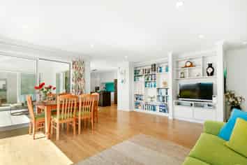 206 Navigation Drive, Whitby