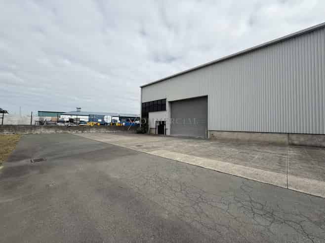 564sqm High Stud Warehouse + container drop 