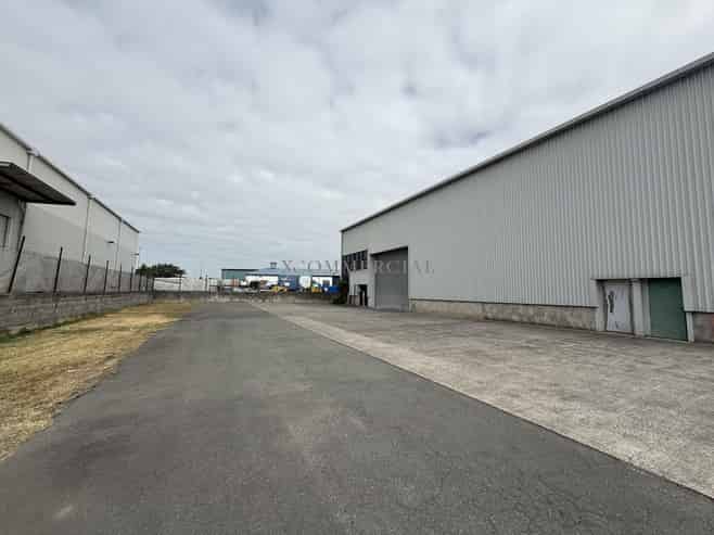 564sqm High Stud Warehouse + container drop 