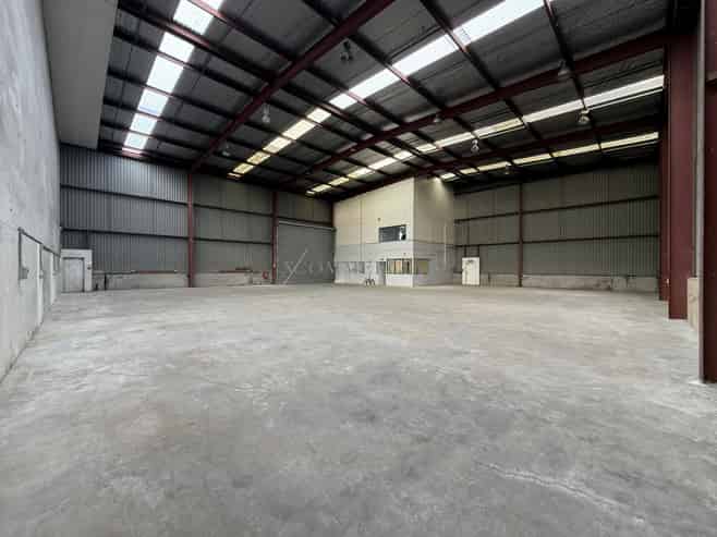 564sqm High Stud Warehouse + container drop 