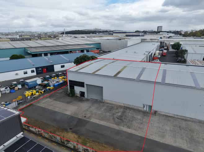 564sqm High Stud Warehouse + container drop 