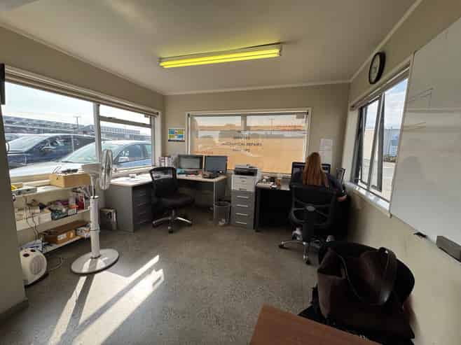 Industrial Unit with Secure Yard 