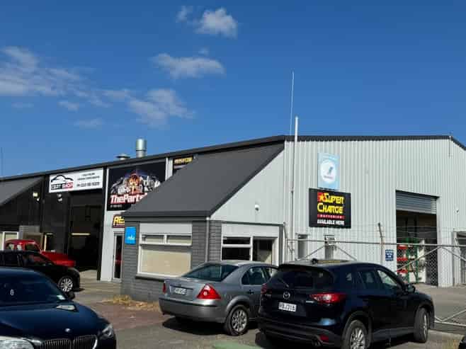 Industrial Unit with Secure Yard 