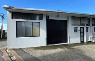 130M² INDUSTRIAL UNIT 
