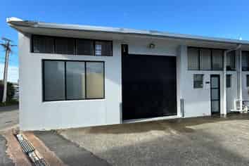 130M² INDUSTRIAL UNIT 
