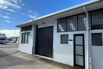 130M² INDUSTRIAL UNIT 
