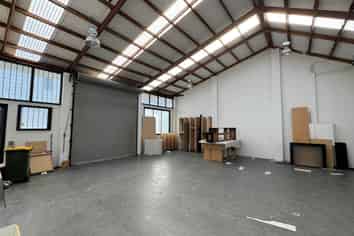130M² INDUSTRIAL UNIT 
