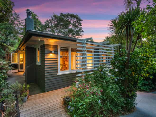 19 West Lynn Road, Titirangi