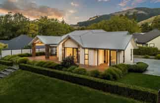 5 Greenfield Lane, Stoke